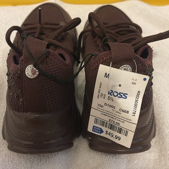 NWT Steve Madden sneakers - Picture 2 of 6